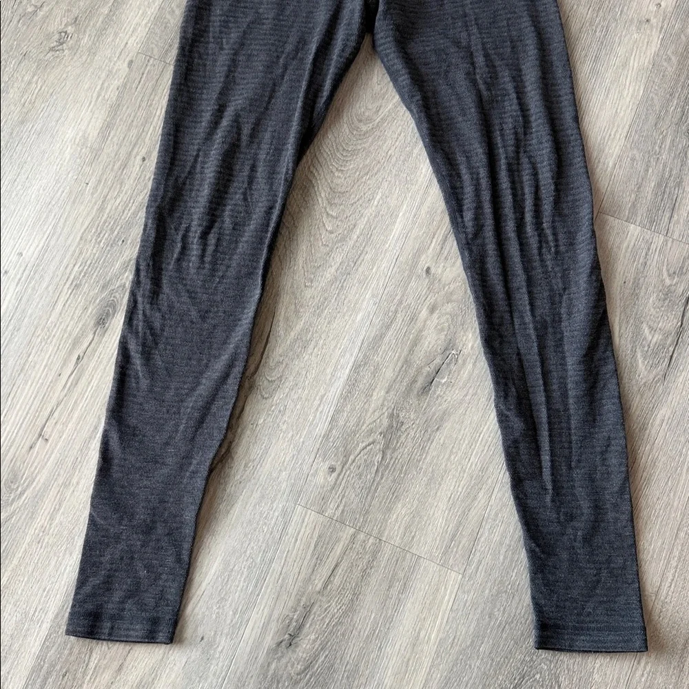 Lululemon gray Leggings size 6 - Picture 3 of 9